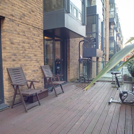Spacious 1 Bed Apartment With Workspace, Coffee & Free Secure Parking برمنغهام المظهر الخارجي الصورة