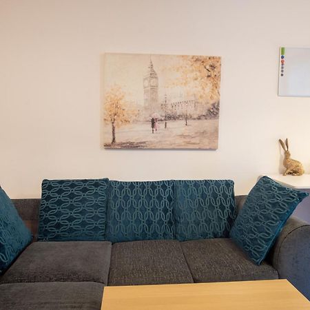 Spacious 1 Bed Apartment With Workspace, Coffee & Free Secure Parking برمنغهام المظهر الخارجي الصورة