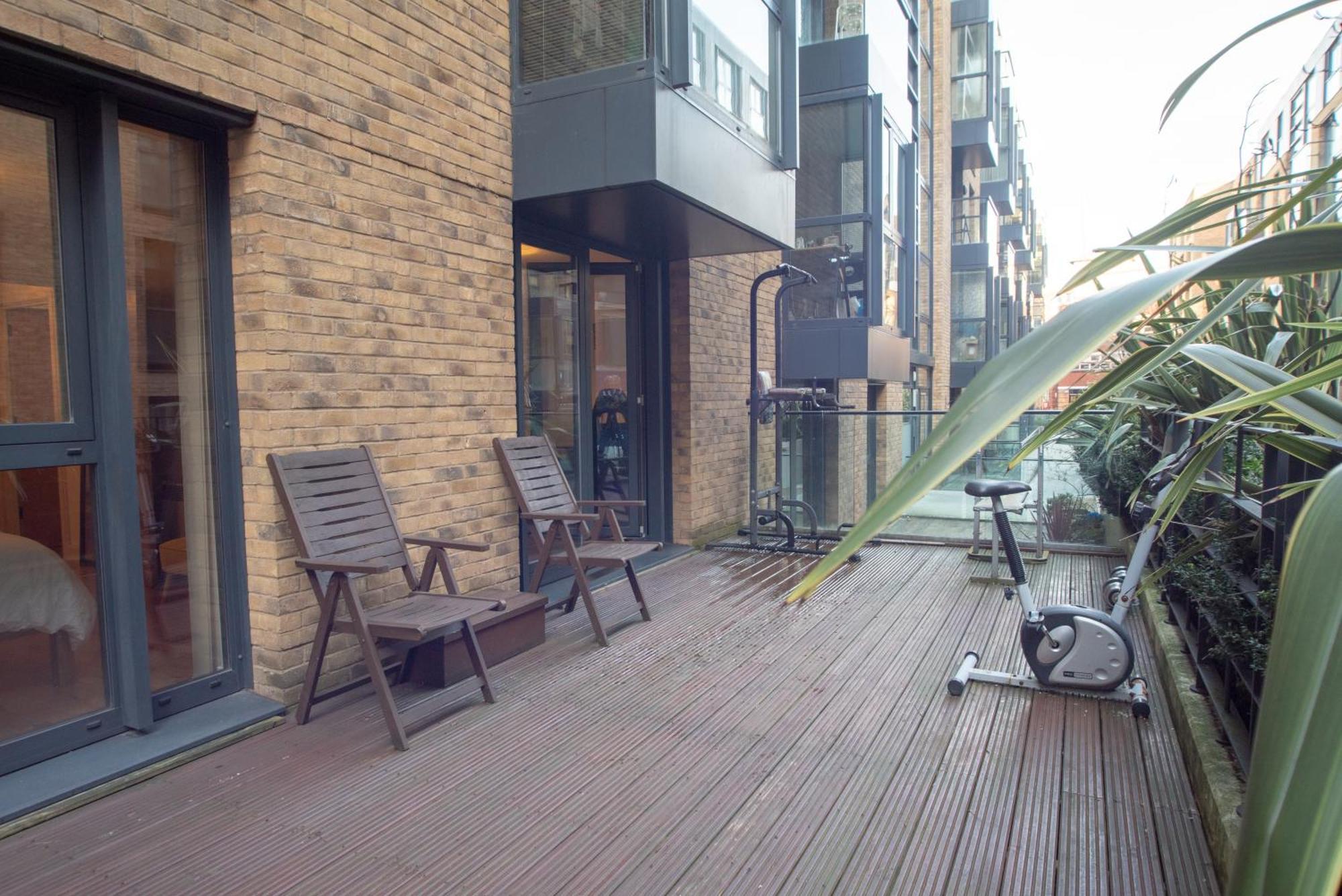 Spacious 1 Bed Apartment With Workspace, Coffee & Free Secure Parking برمنغهام المظهر الخارجي الصورة