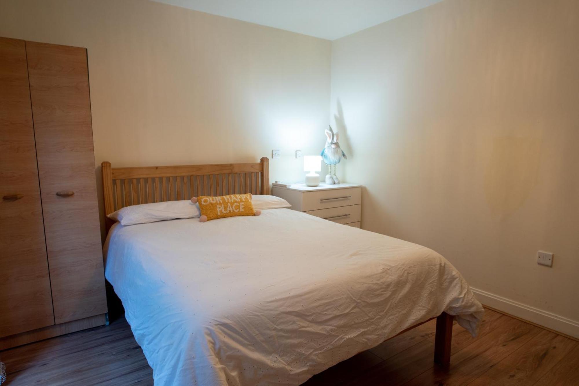 Spacious 1 Bed Apartment With Workspace, Coffee & Free Secure Parking برمنغهام المظهر الخارجي الصورة
