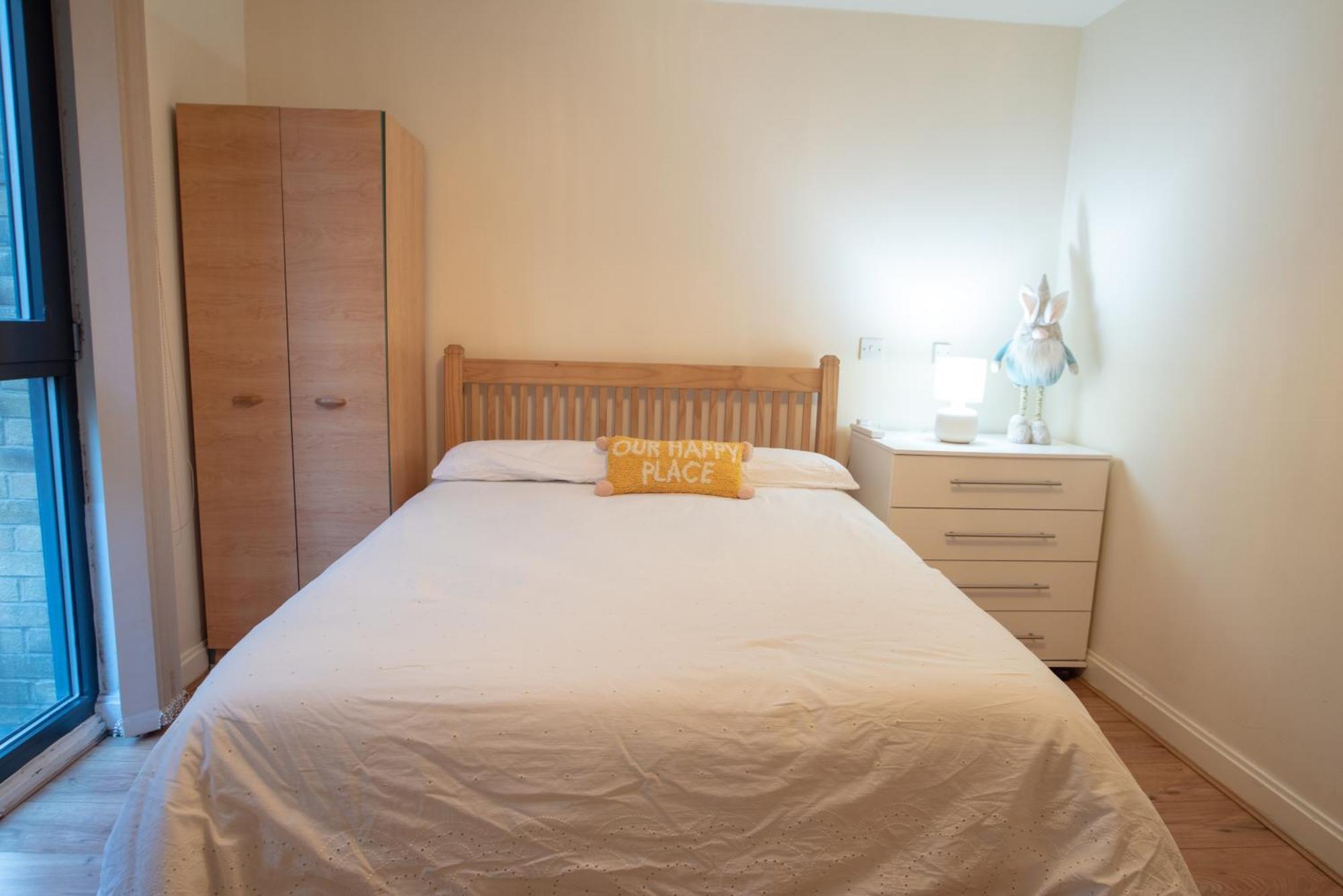 Spacious 1 Bed Apartment With Workspace, Coffee & Free Secure Parking برمنغهام المظهر الخارجي الصورة