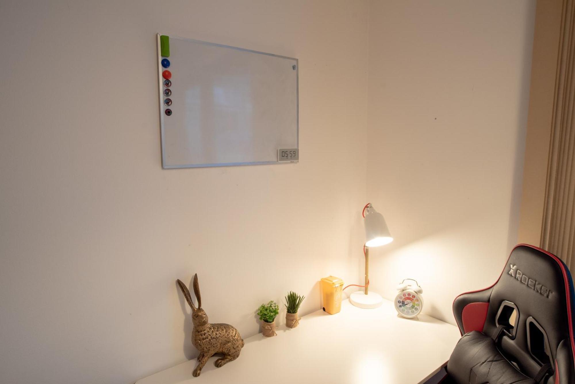 Spacious 1 Bed Apartment With Workspace, Coffee & Free Secure Parking برمنغهام المظهر الخارجي الصورة